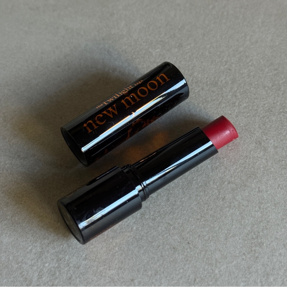 ColourPop Twilight Saga New Moon Vampire Royalty Lipstick - Picture 2 of 3